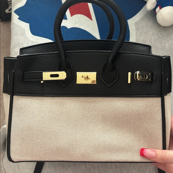 VICI Dalina two toned structured bag- new with tags & strap - Picture 5 of 8